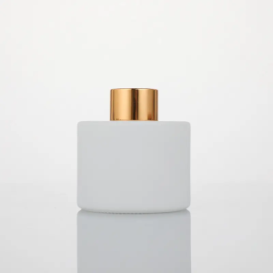 Matte White Vintage Round Diffuser Bottle